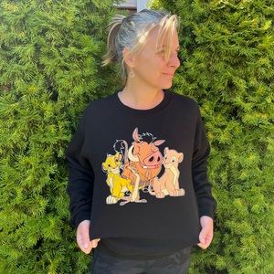 Disney Simba Timon Pumbaa sweatshirt Size M Junior 7-9